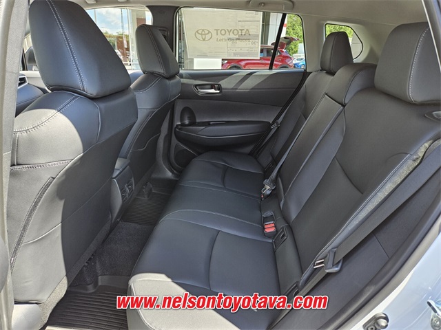 2025 Toyota Corolla Cross XLE photo 6