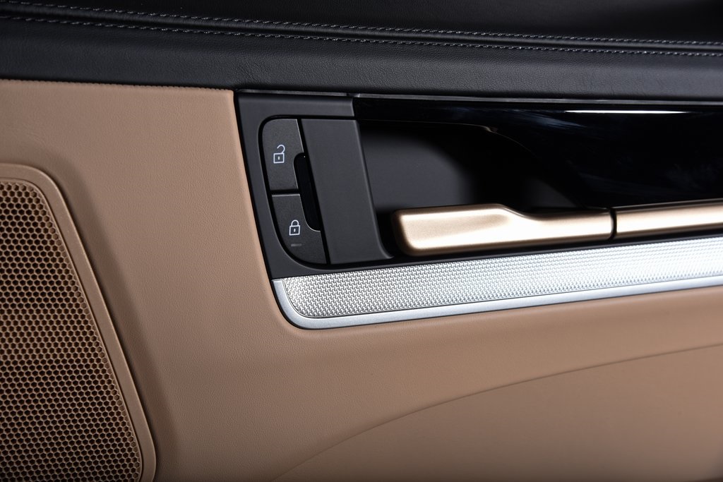 2025 Porsche Cayenne photo 23