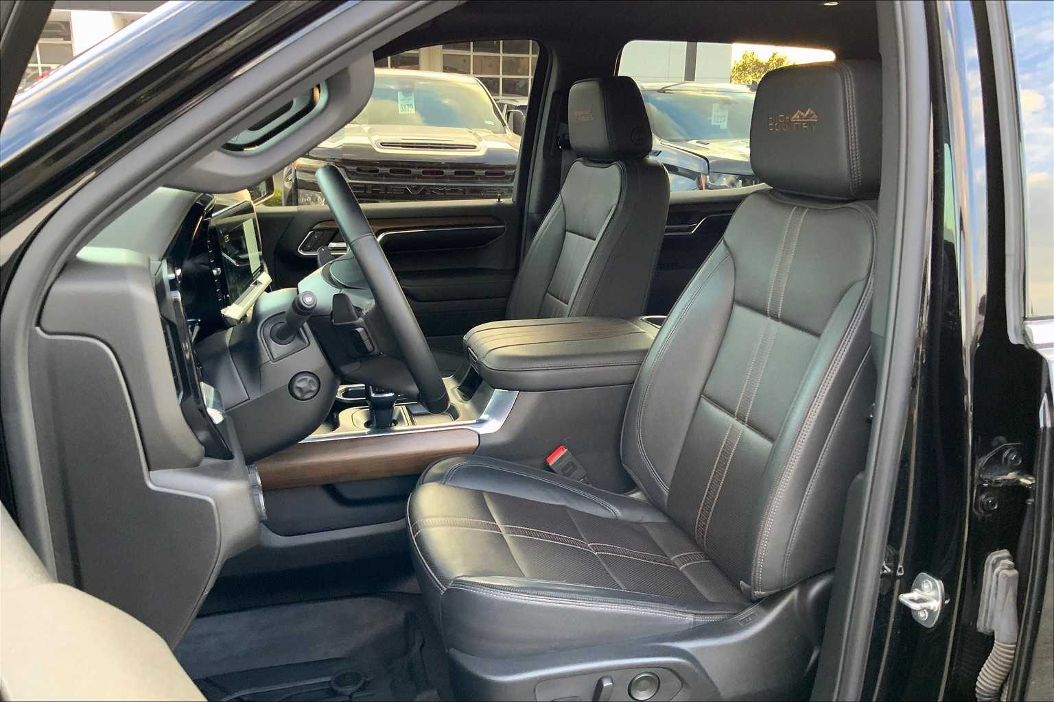 2024 Chevrolet Silverado 1500 High Country photo 12