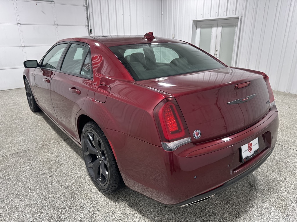 2022 Chrysler 300 S photo 8
