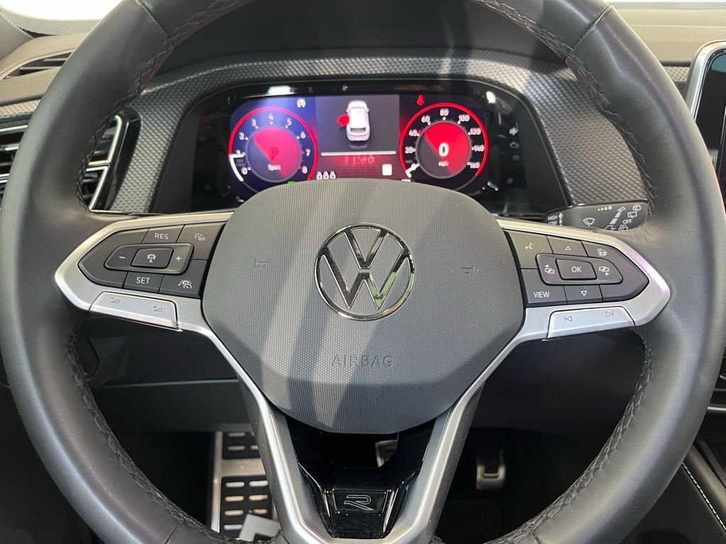 2025 Volkswagen Atlas Cross Sport SEL R-Line photo 18