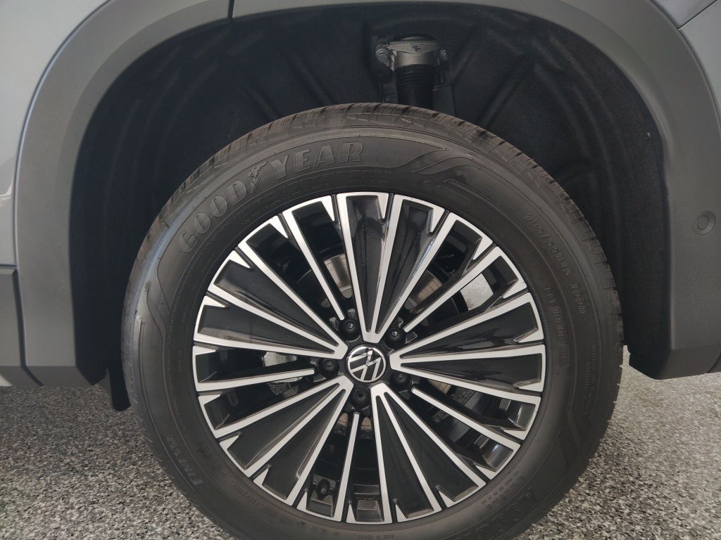 2026 Volkswagen Tiguan S photo 4