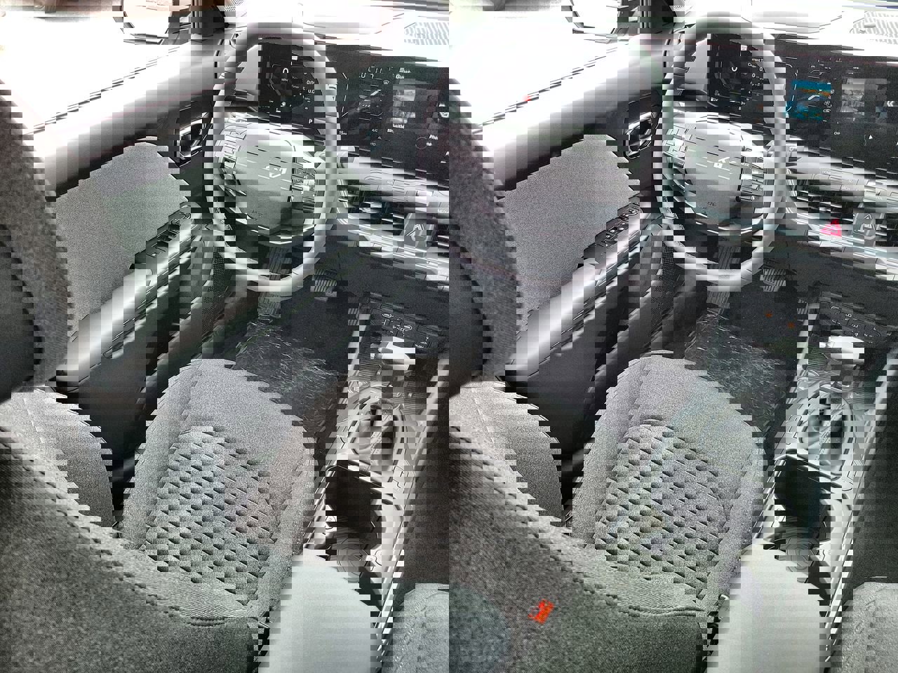 2025 Kia K4 EX photo 15