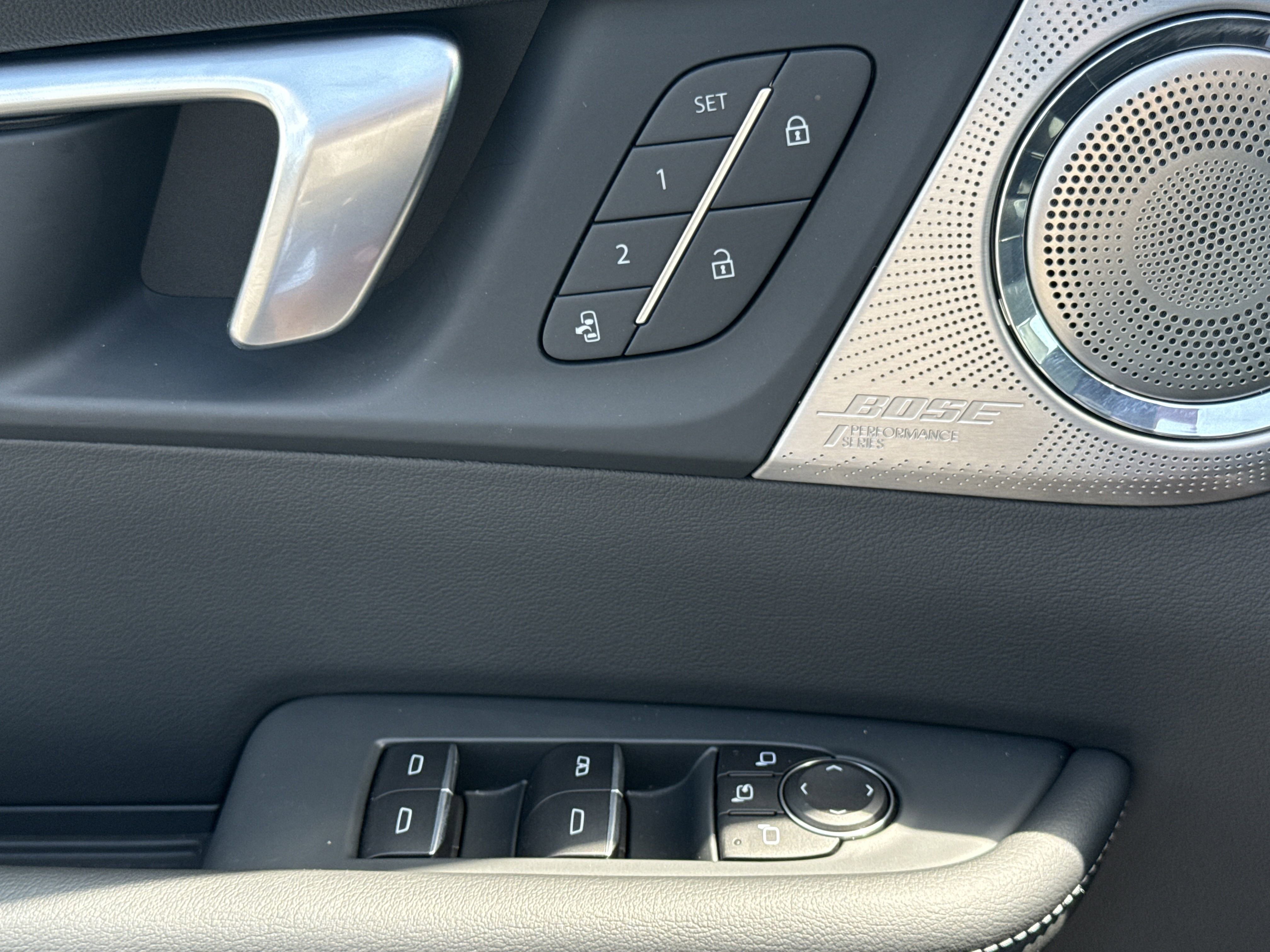 2025 Buick Enclave Avenir photo 11