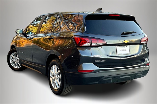 2022 Chevrolet Equinox LS photo 4