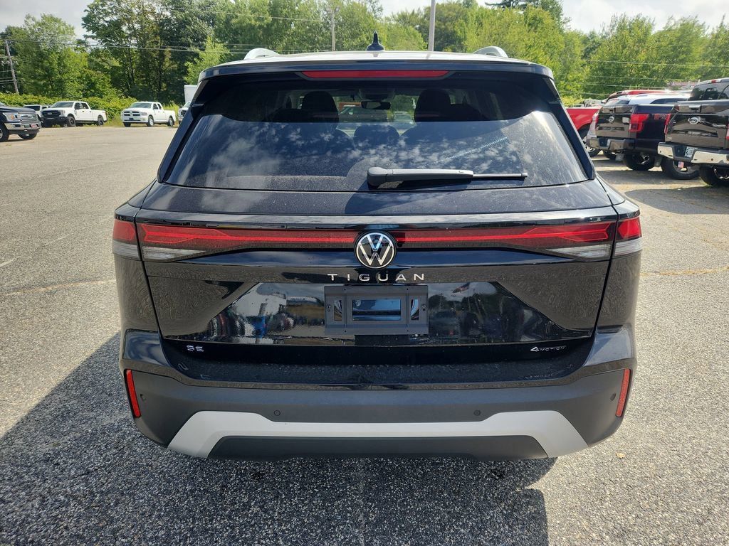 2025 Volkswagen Tiguan SE photo 3