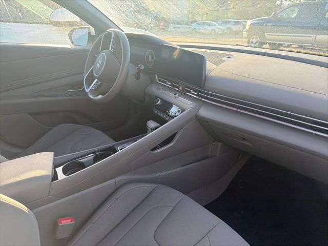2024 Hyundai Elantra SEL photo 9