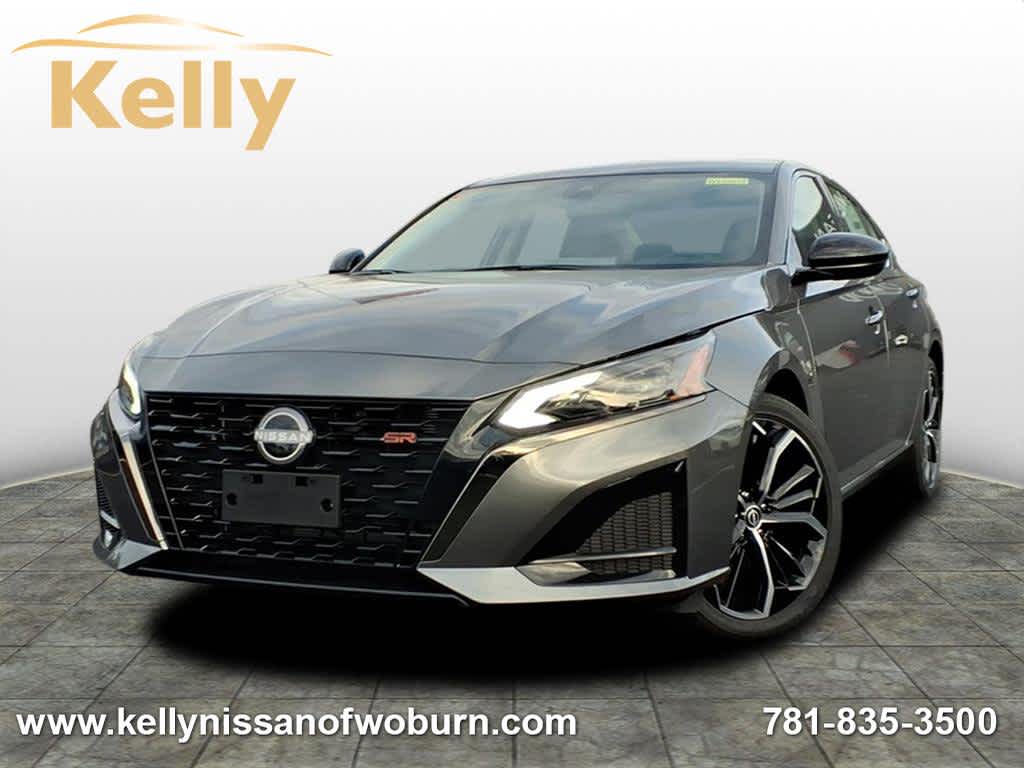 2025 Nissan Altima SR's photo