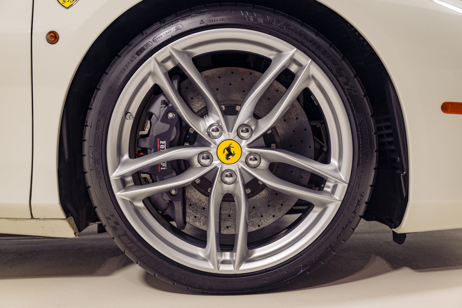 2016 Ferrari 488 GTB photo 23