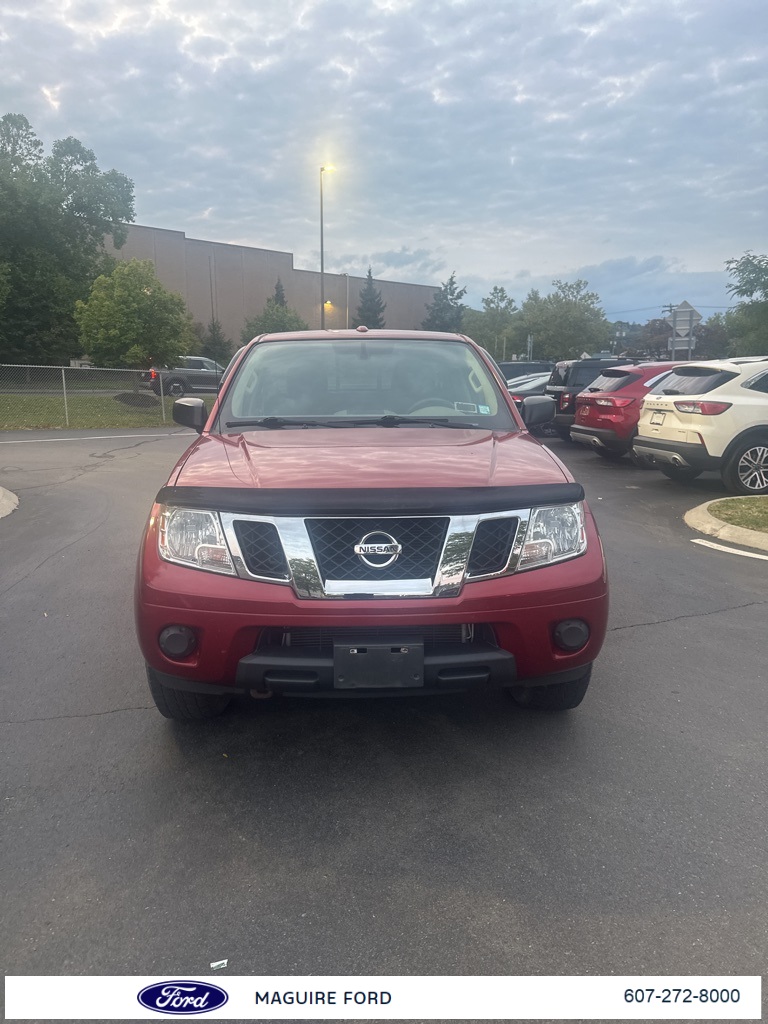2015 Nissan Frontier SV Crew Cab photo 2