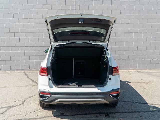 2022 Volkswagen Taos SE photo 14