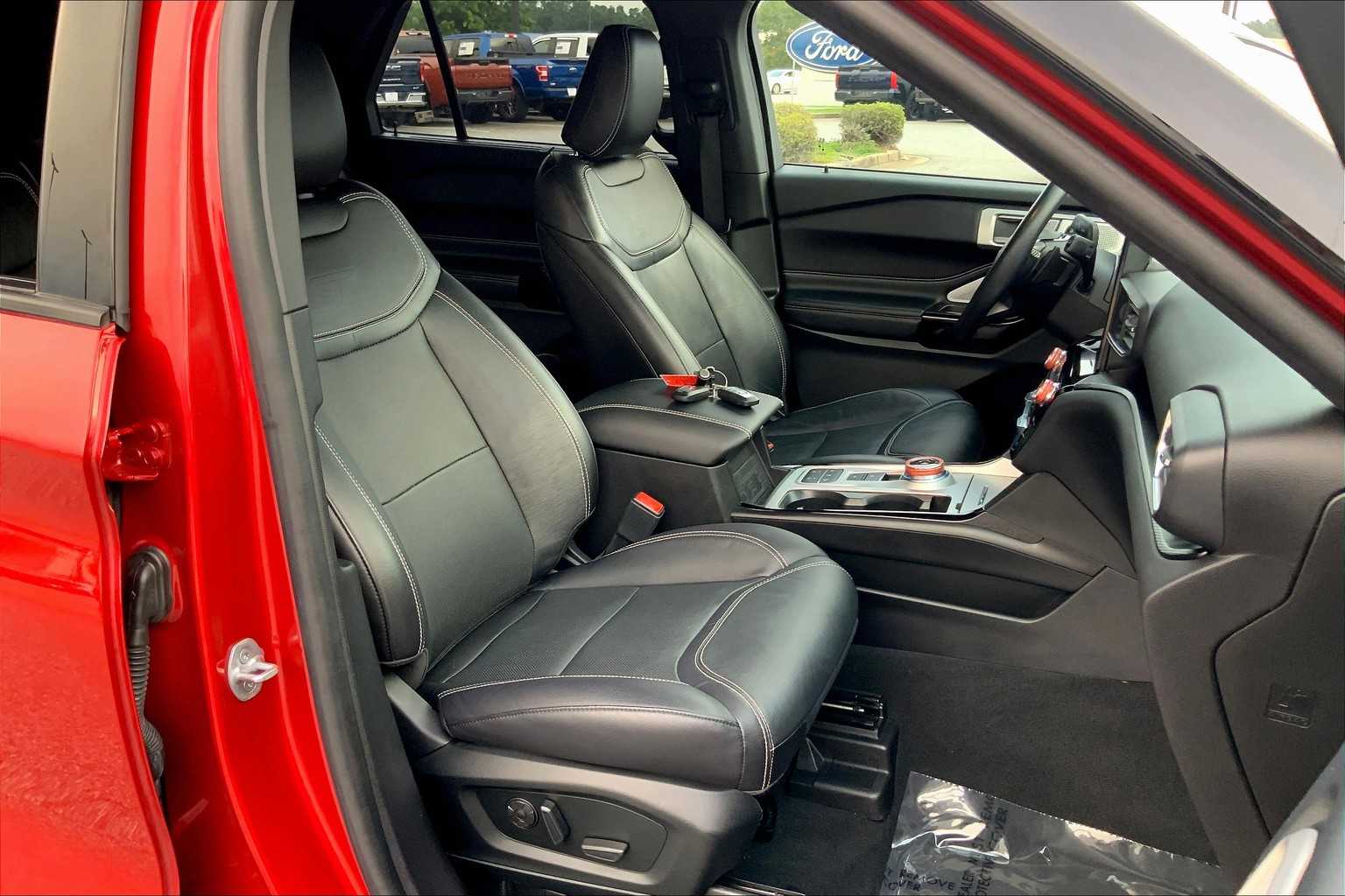 2022 Ford Explorer ST photo 3