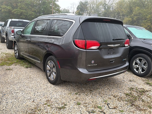 2020 Chrysler Pacifica Hybrid Limited photo 2