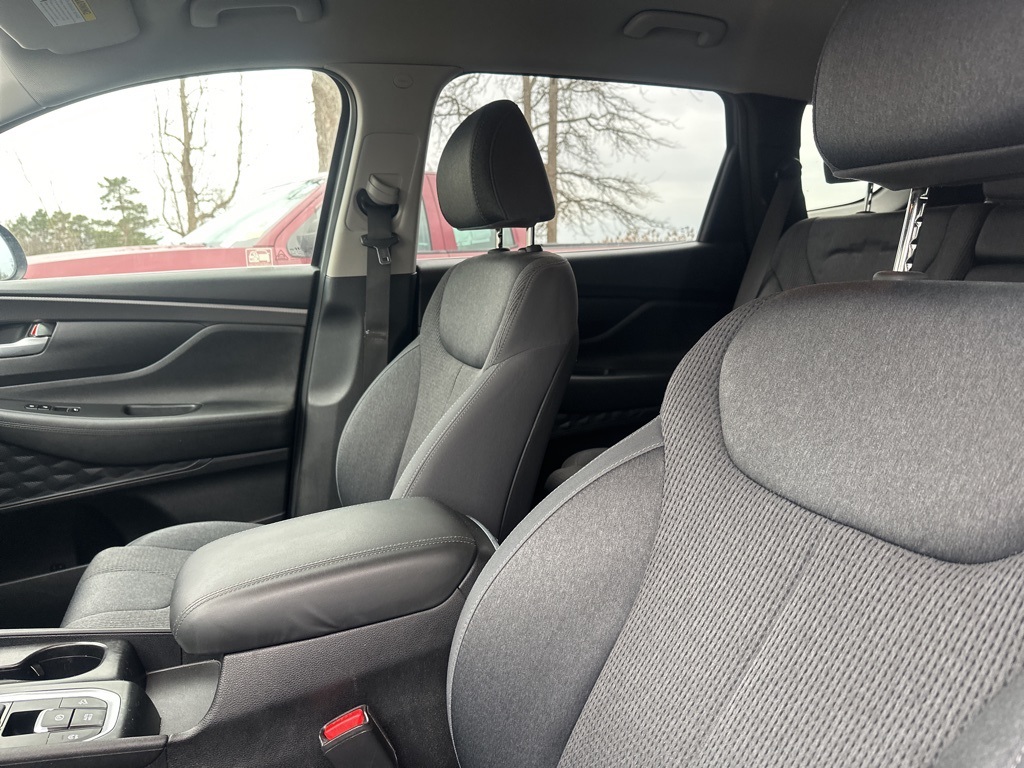 2019 Hyundai Santa Fe SE photo 4