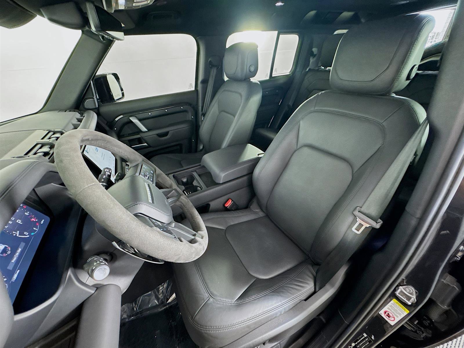 2024 Land Rover Defender 110 V8 photo 11