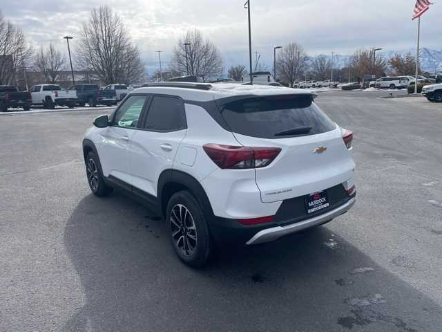 2025 Chevrolet Trailblazer LT photo 3