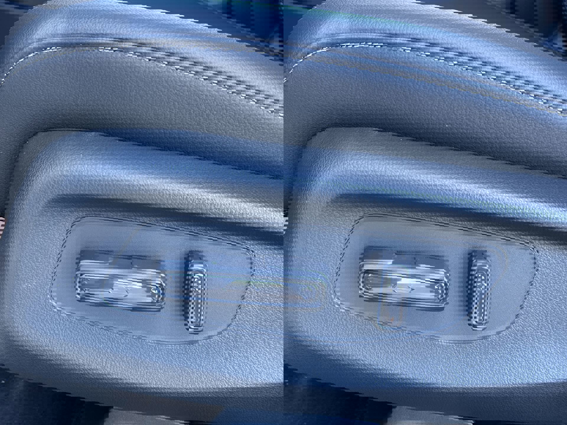 2026 Honda HR-V EX-L photo 12