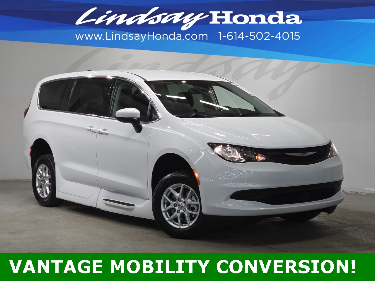 Pre-Owned 2022 Chrysler Voyager LX's photo