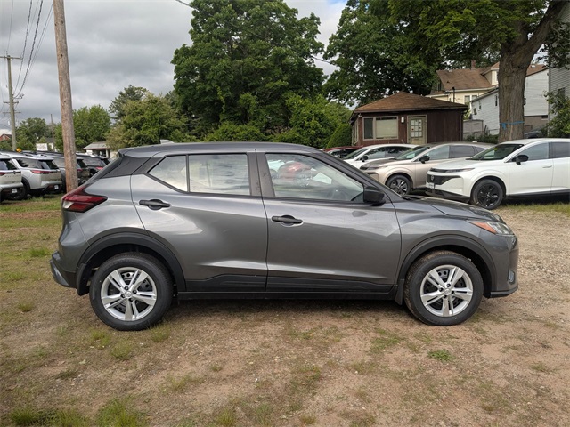 2025 Nissan Kicks Play S photo 2