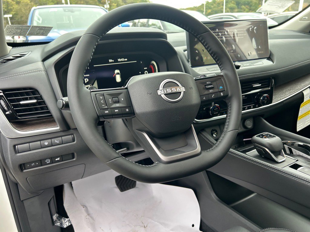 2026 Nissan Rogue Platinum photo 3