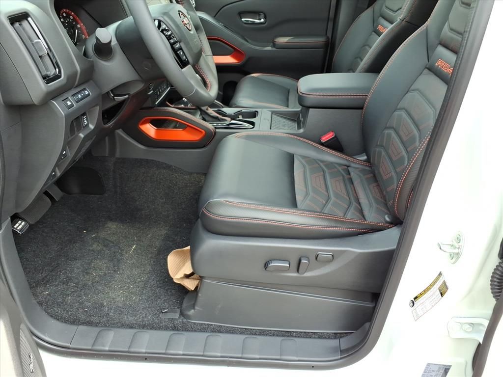 2025 Nissan Frontier Crew Cab PRO-4X photo 10