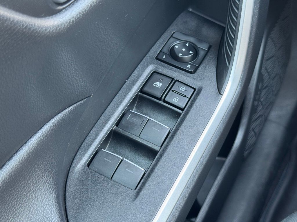 2023 Toyota RAV4 XLE photo 24