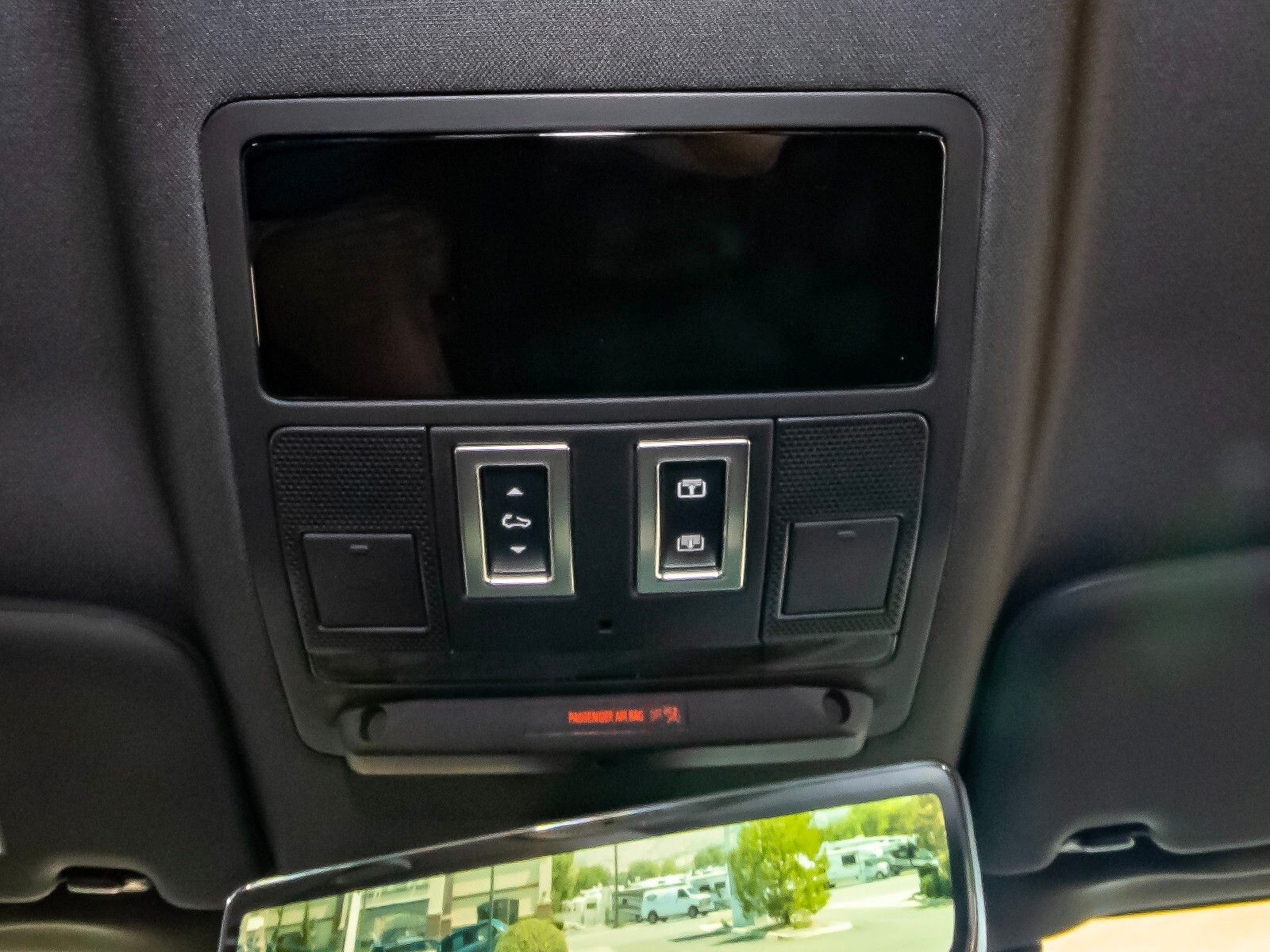 2025 Land Rover Defender 110 X-Dynamic SE photo 15