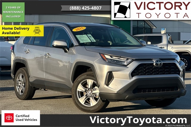 2025 Toyota RAV4 XLE's photo