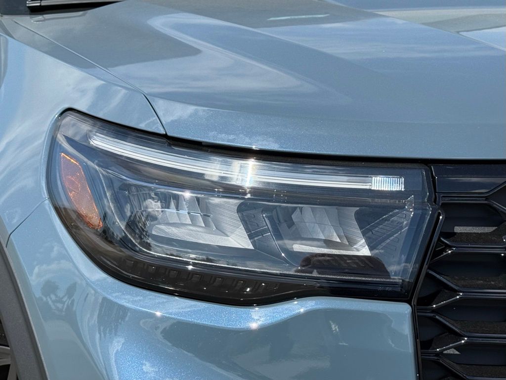 2025 Ford Explorer ST-Line photo 3