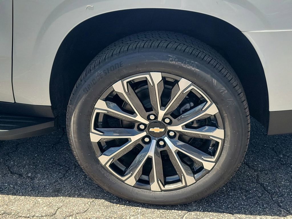 2025 Chevrolet Suburban High Country photo 17