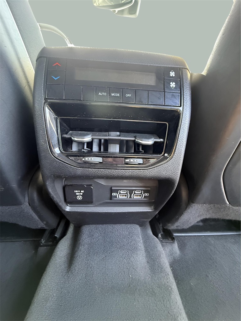 2021 Jeep Grand Cherokee Laredo photo 24