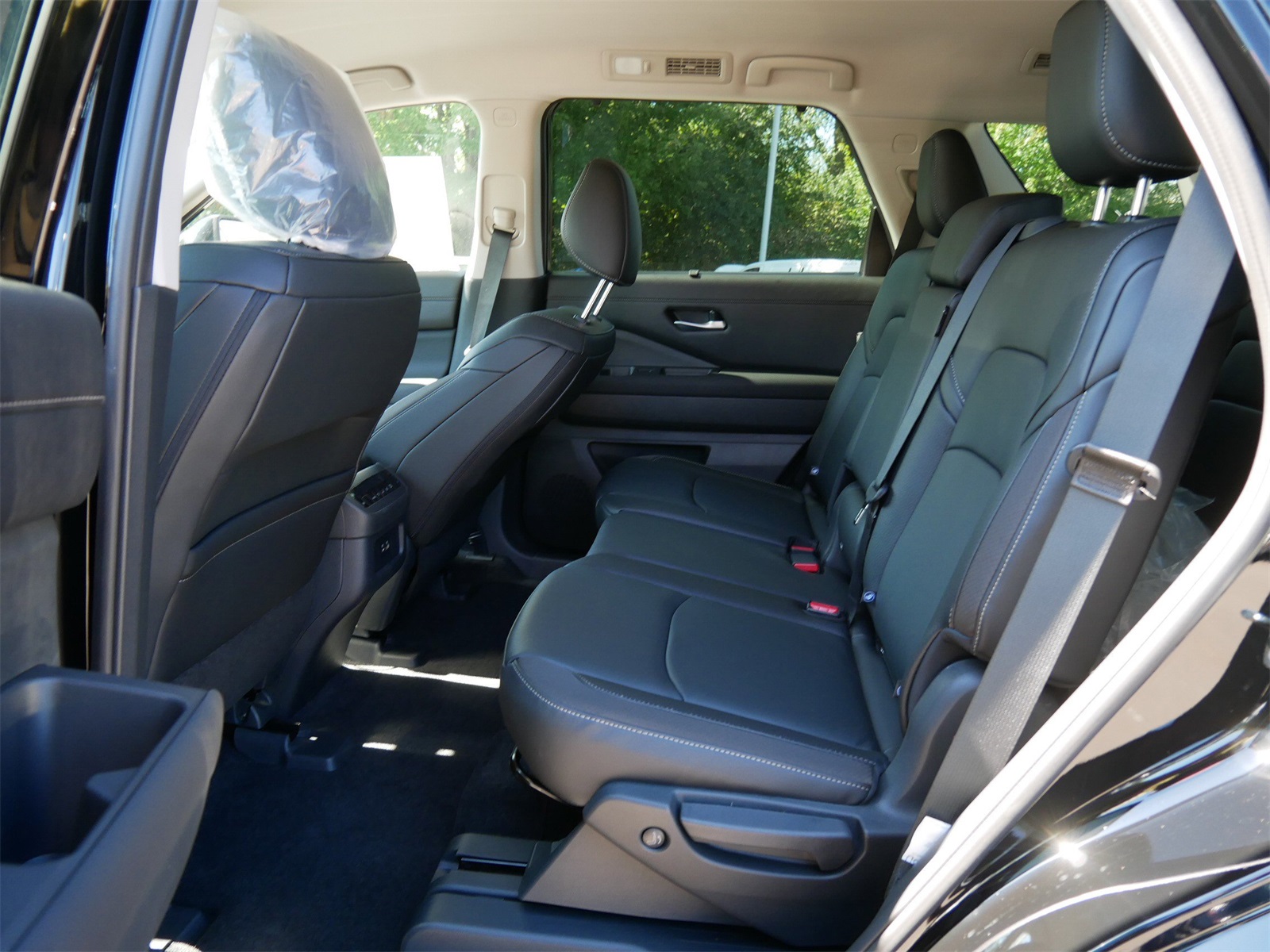 2025 Nissan Pathfinder SL photo 16