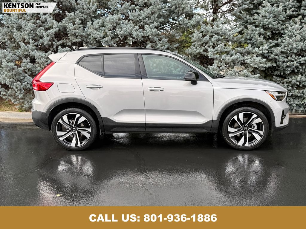 2025 Volvo XC40 Plus photo 10