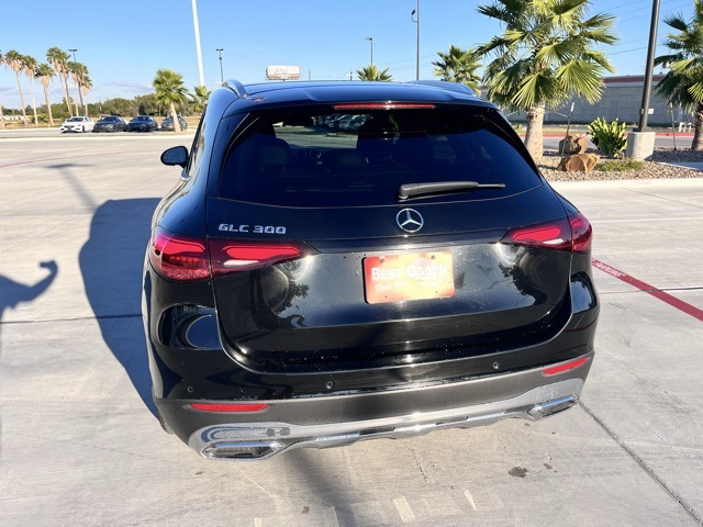 2024 Mercedes Benz GLC 300 photo 3