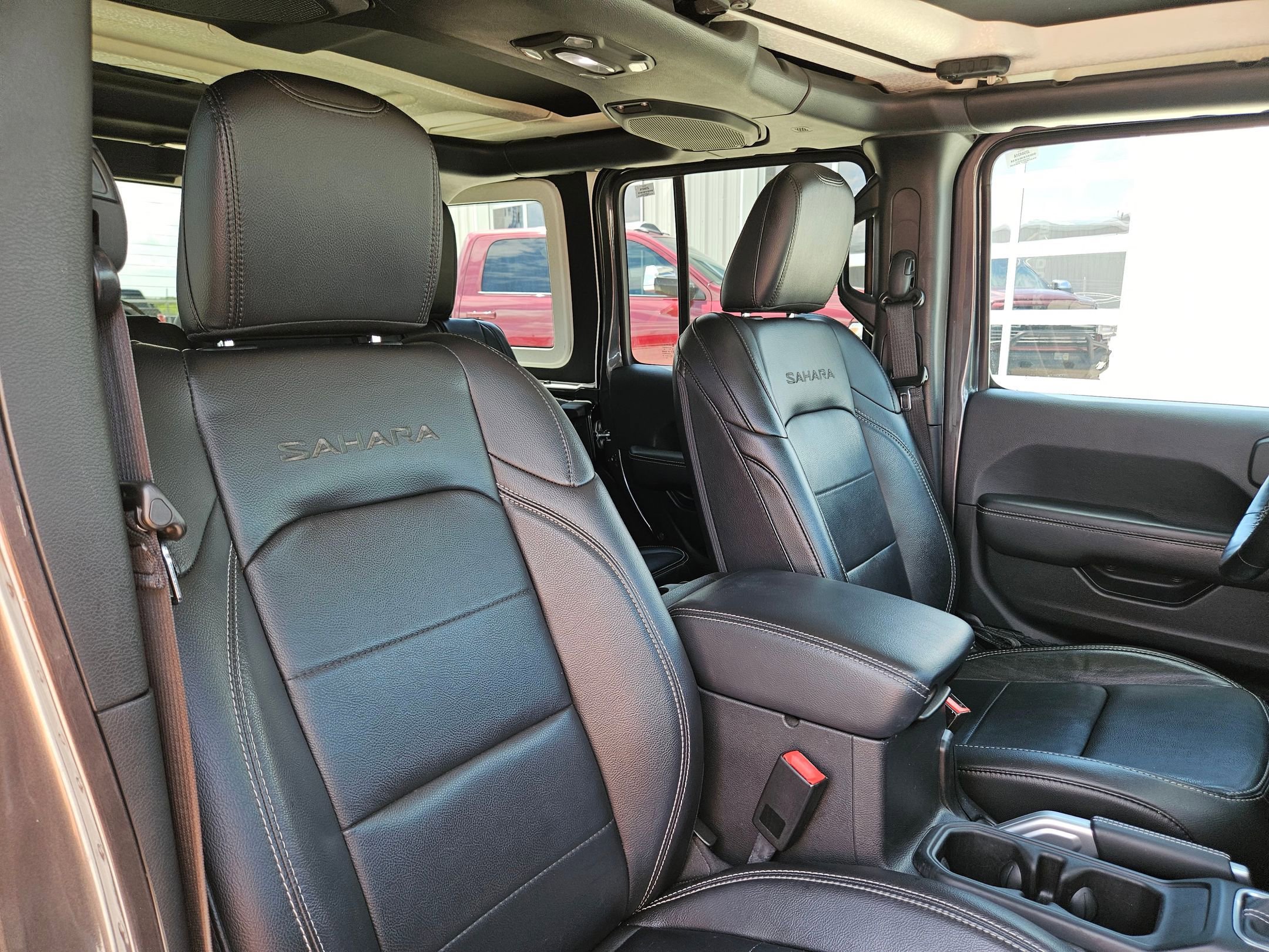 2018 Jeep Wrangler Unlimited Sahara photo 29