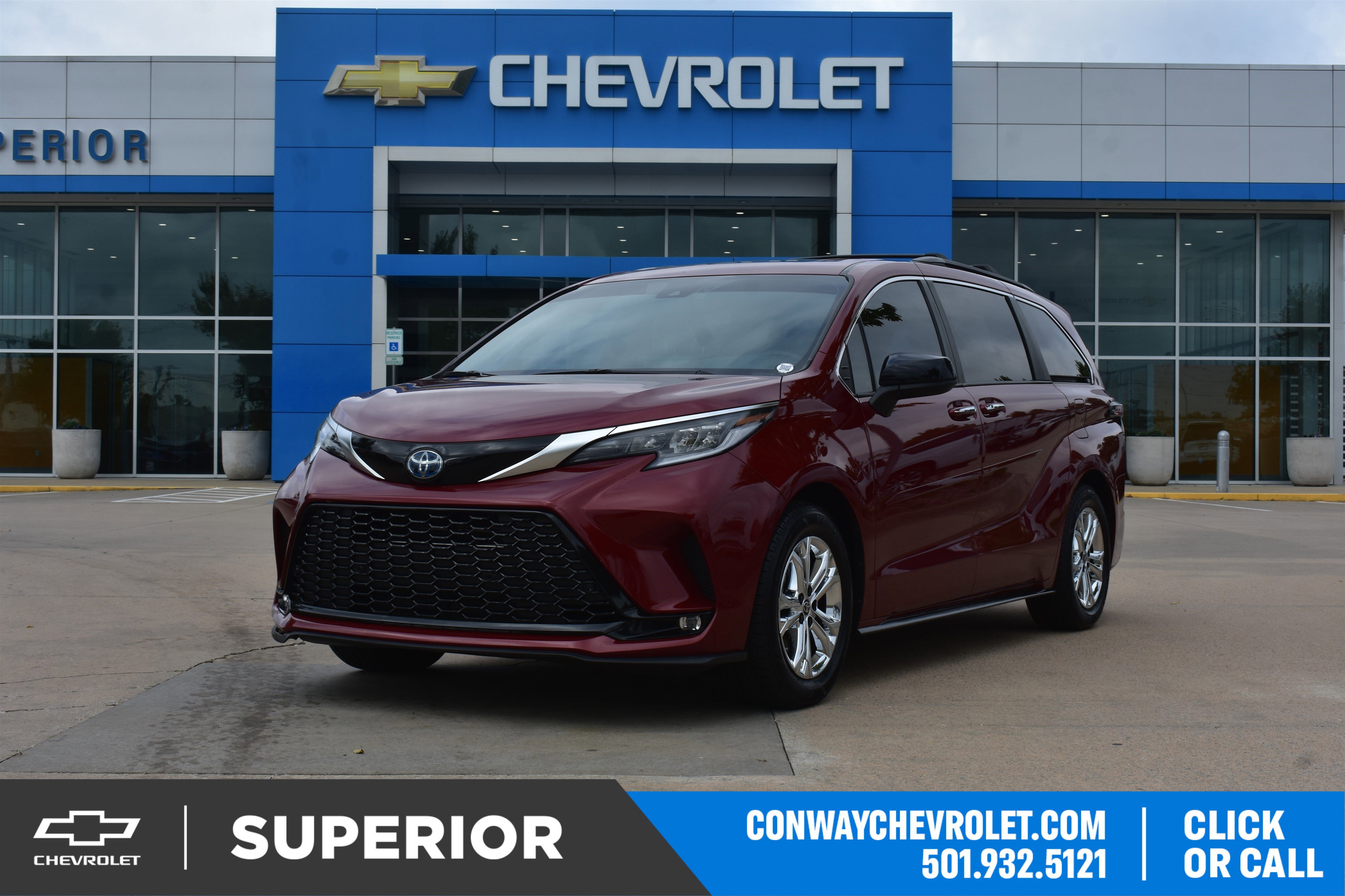 2023 Toyota Sienna XSE's photo