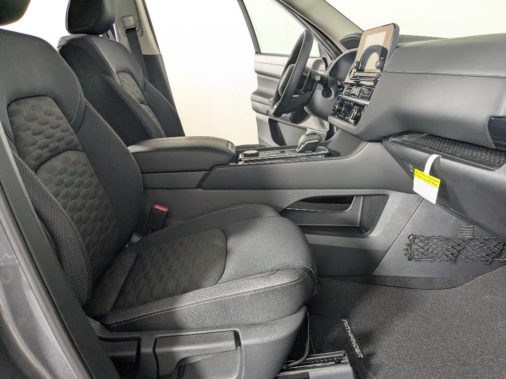 2025 Nissan Pathfinder SV photo 15