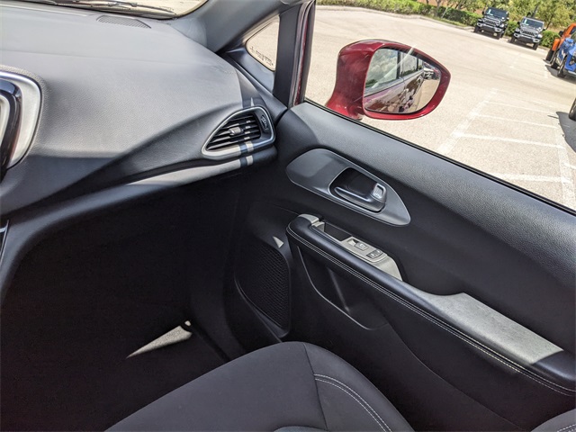 2020 Chrysler Pacifica Touring photo 14