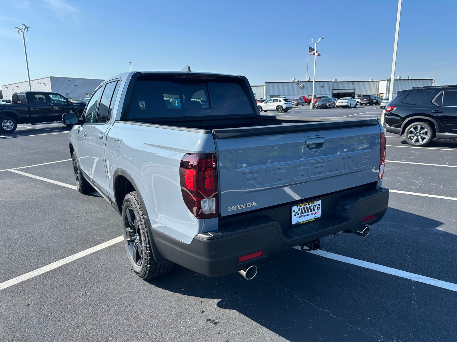 2025 Honda Ridgeline Black Edition photo 3