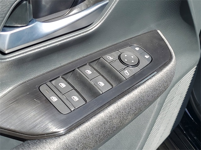 2025 Nissan Kicks SV photo 12