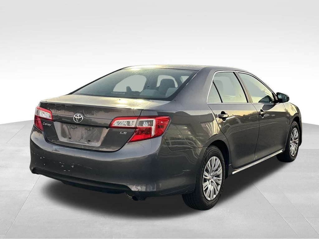 2012 Toyota Camry LE photo 3