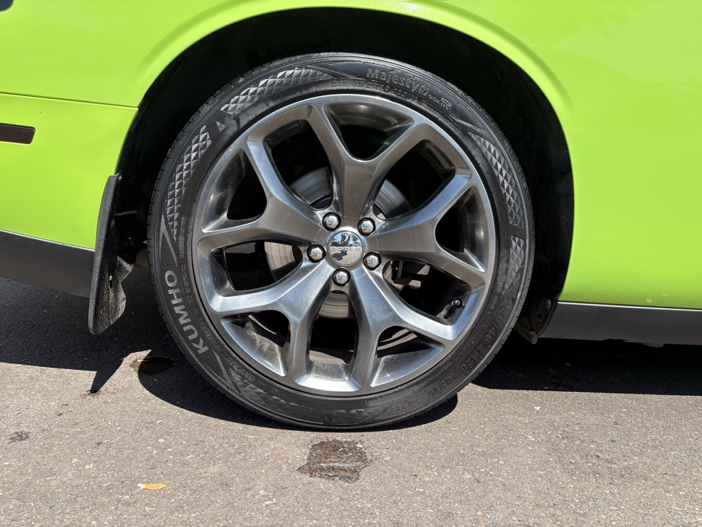 2015 Dodge Challenger SXT Plus photo 4