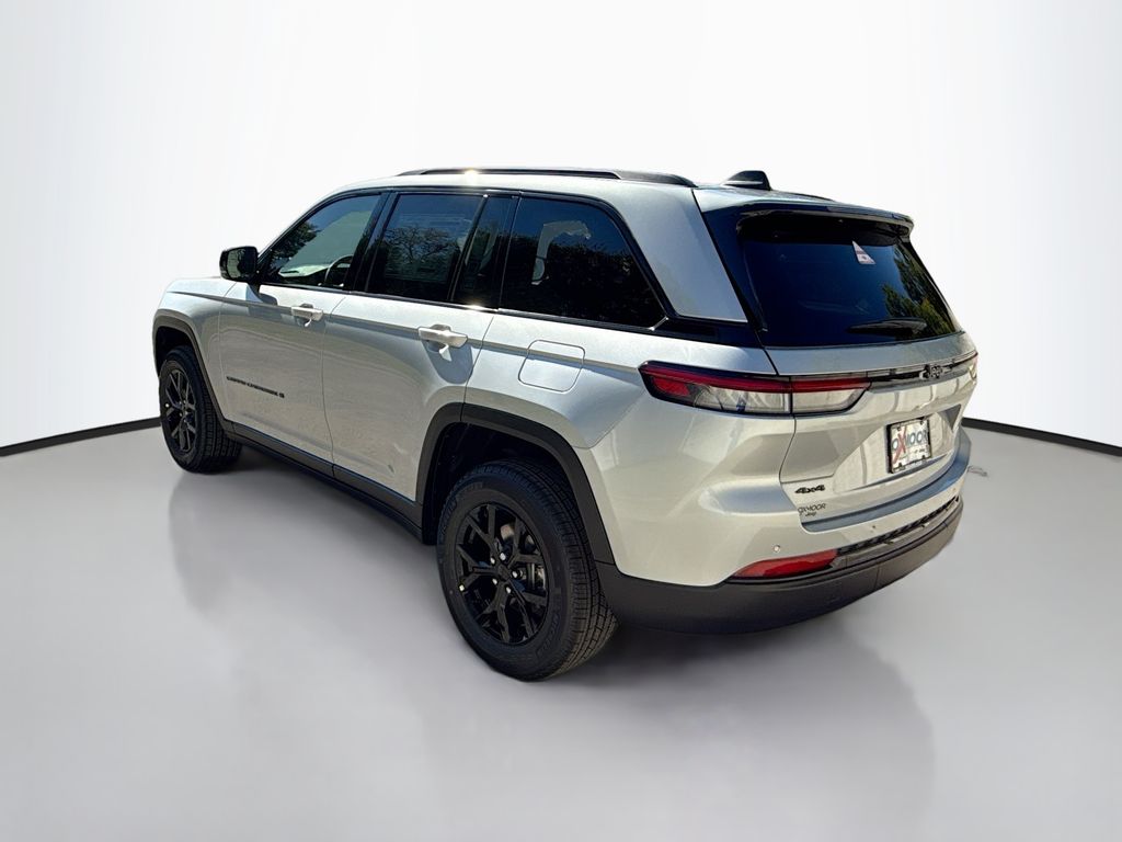 2025 Jeep Grand Cherokee Altitude photo 4