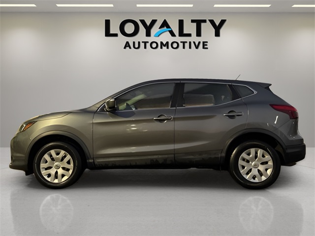 2019 Nissan Rogue Sport S photo 2