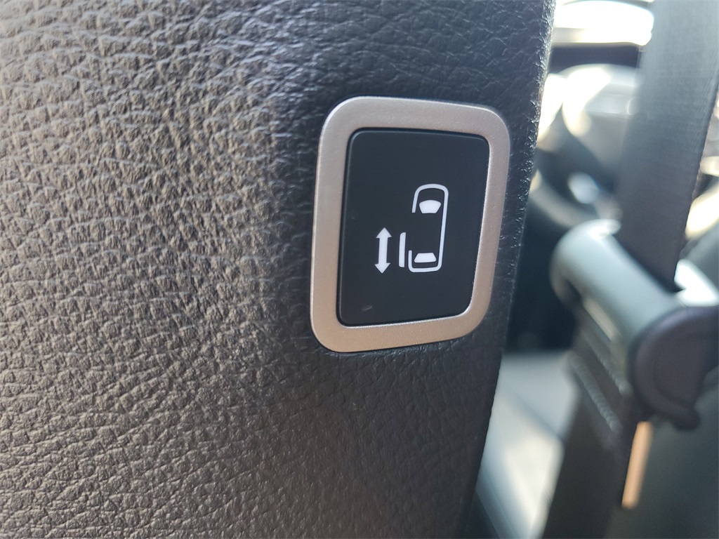 2025 Chrysler Pacifica photo 10