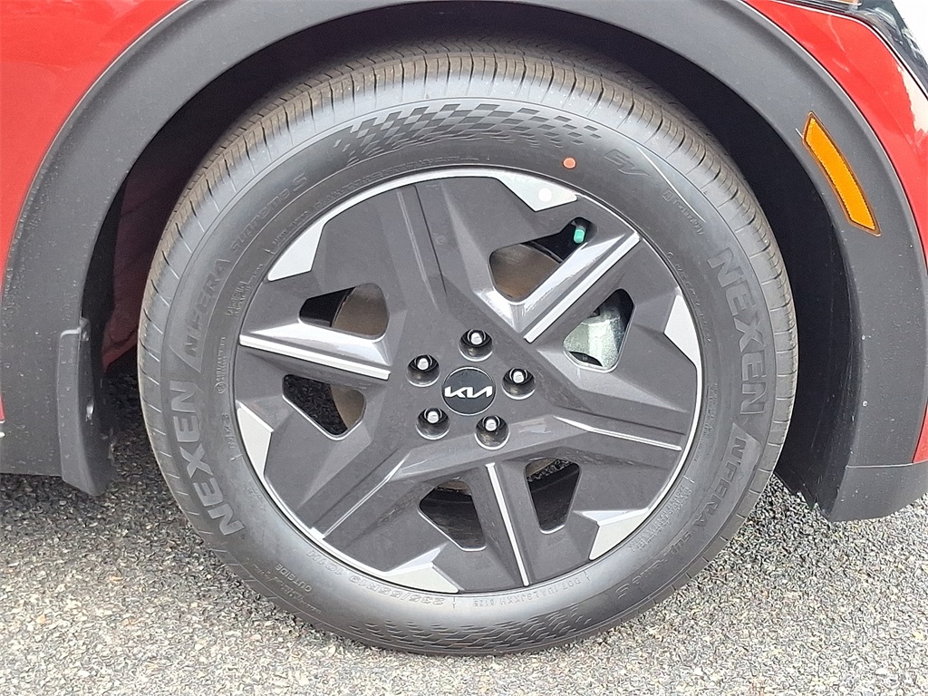 2025 Kia EV6 Light photo 8