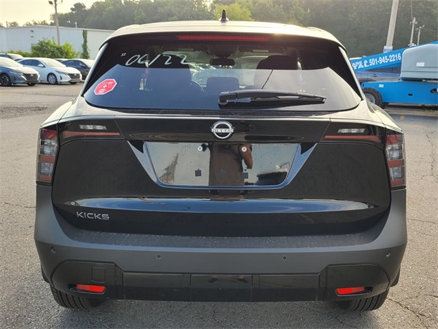 2025 Nissan Kicks SV photo 3