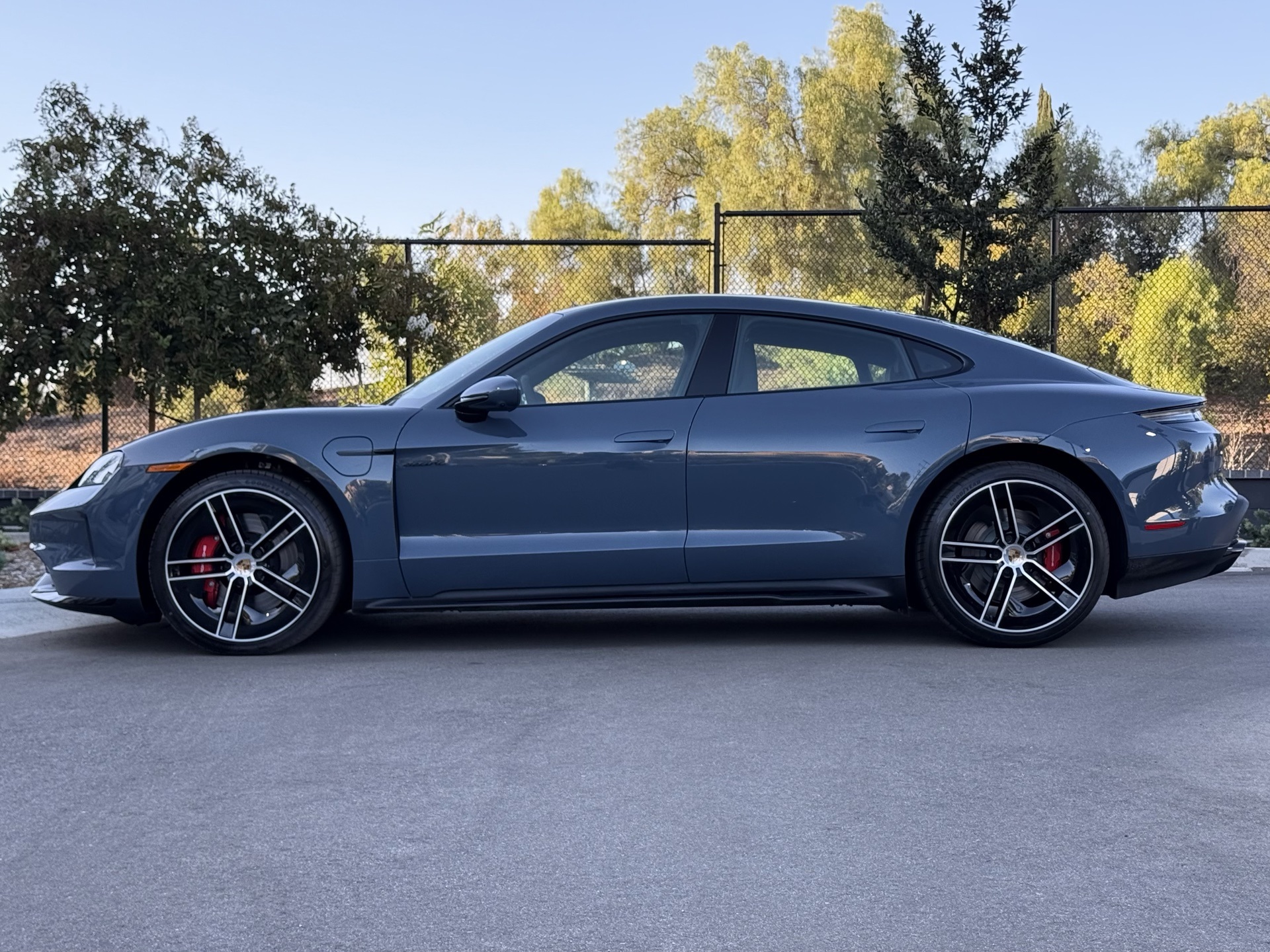 2025 Porsche Taycan GTS photo 2
