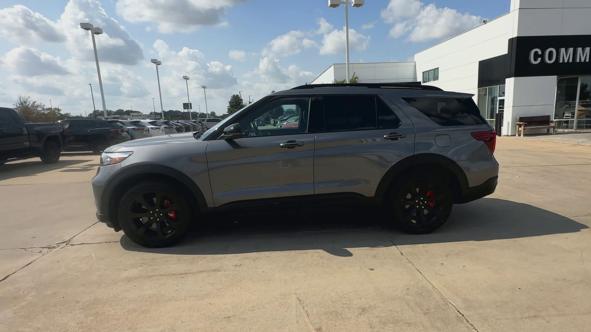 2022 Ford Explorer ST photo 4