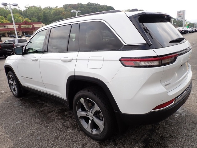 2025 Jeep Grand Cherokee Limited photo 2